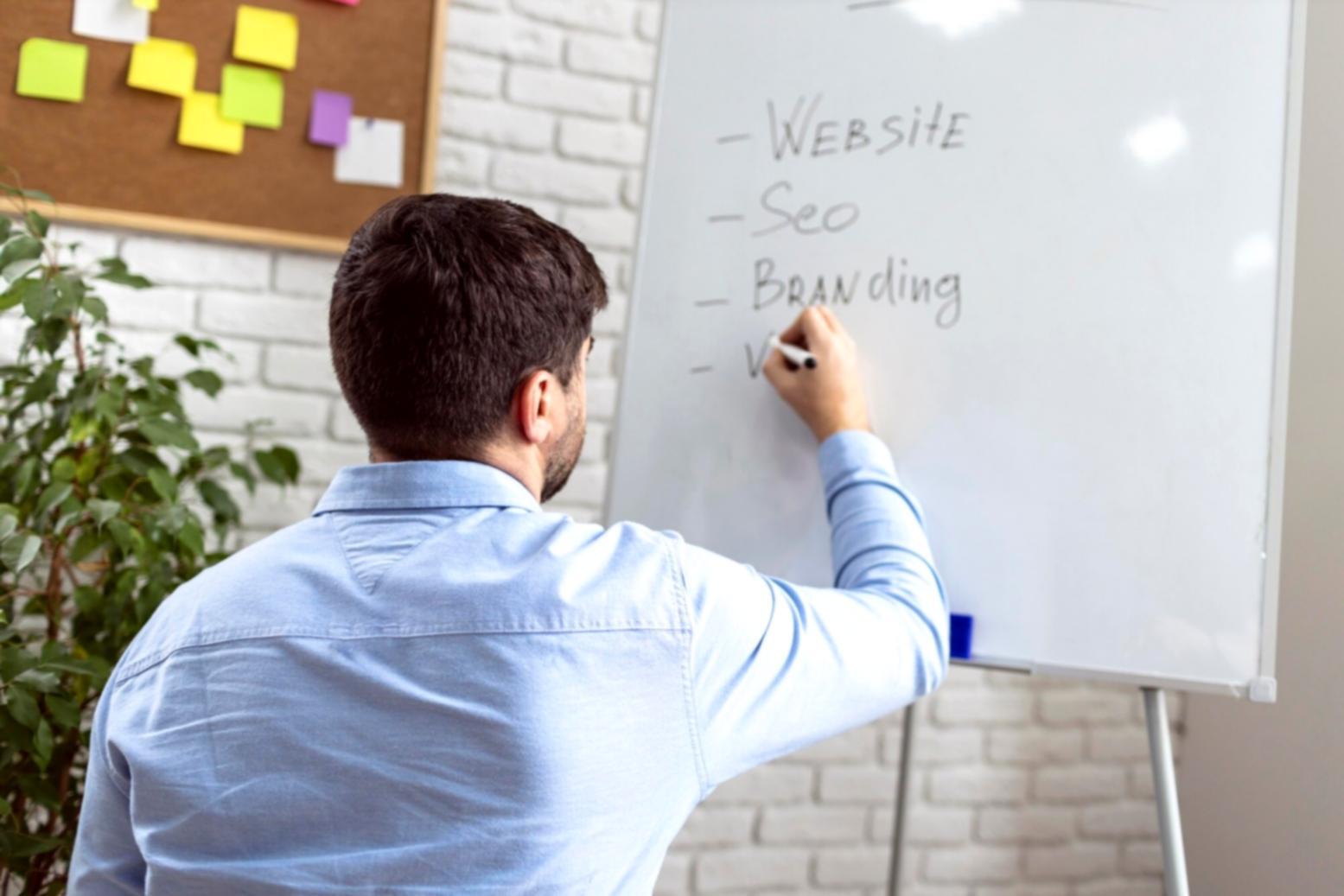 Workshop-Teilnehmer bei der gemeinsamen Finanzplanung